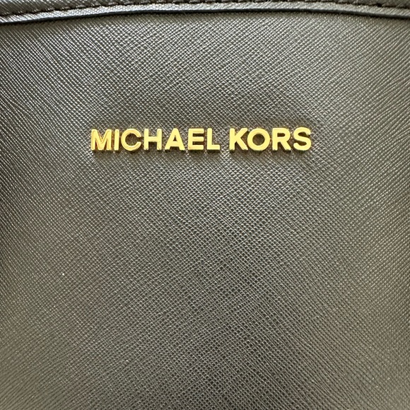 Michael Kors Jet Set Travel Tote - Picture 10 of 14